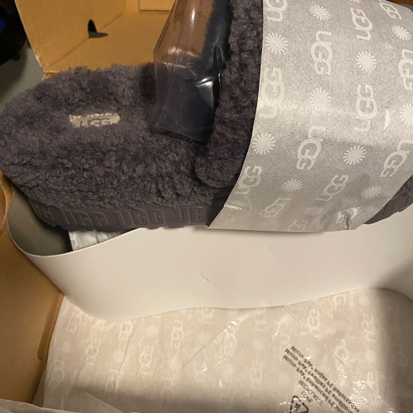 UGG®
Women's Fluffita Slippers brand - Picture 8 of 10